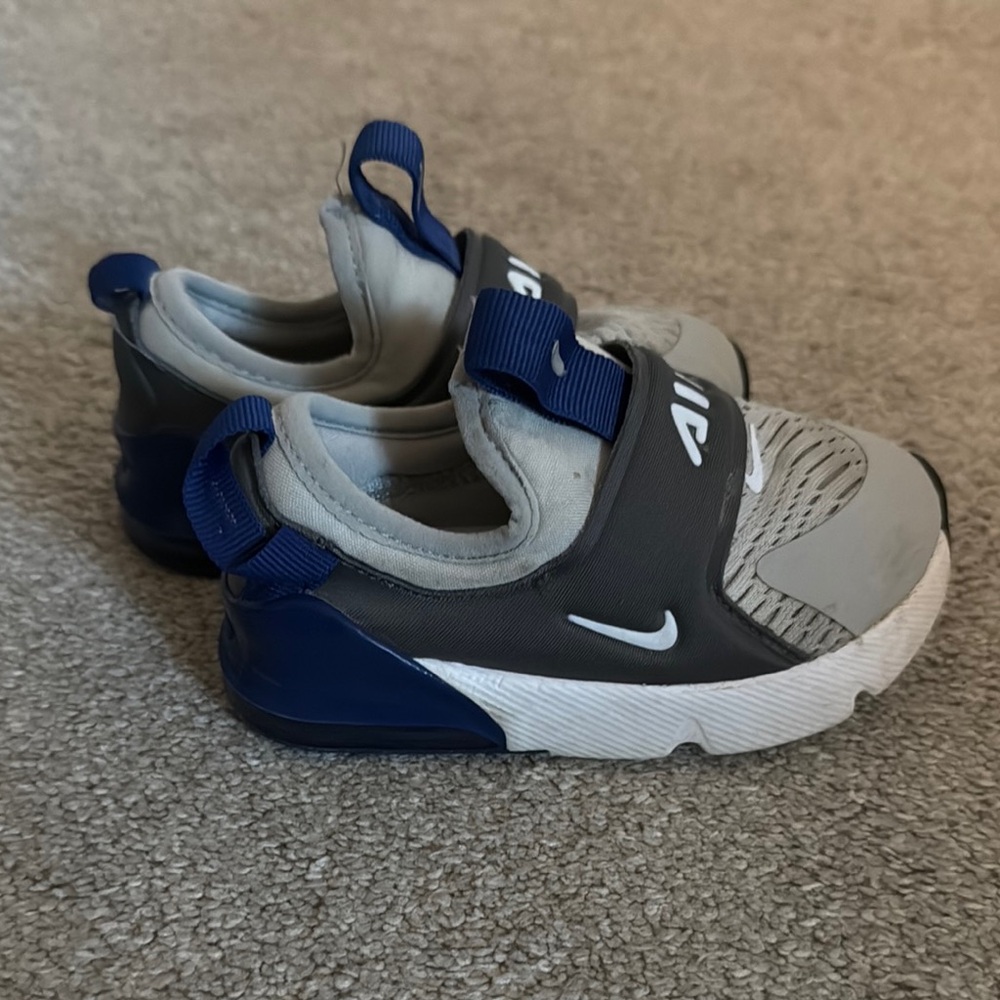 Size 7 toddler boy Nike sneakers.